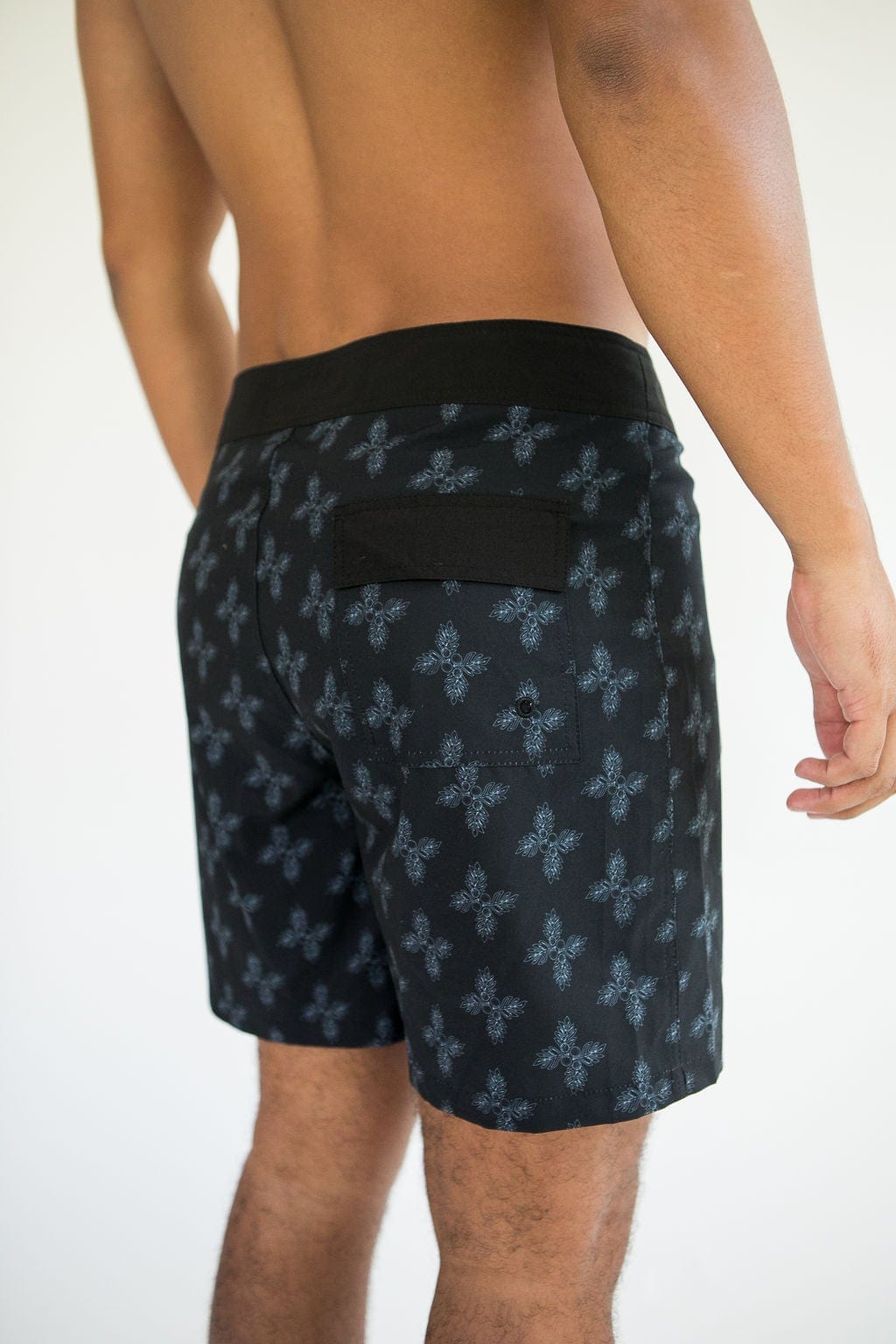 Men's Townshort in Black Breadfruit Bandana
