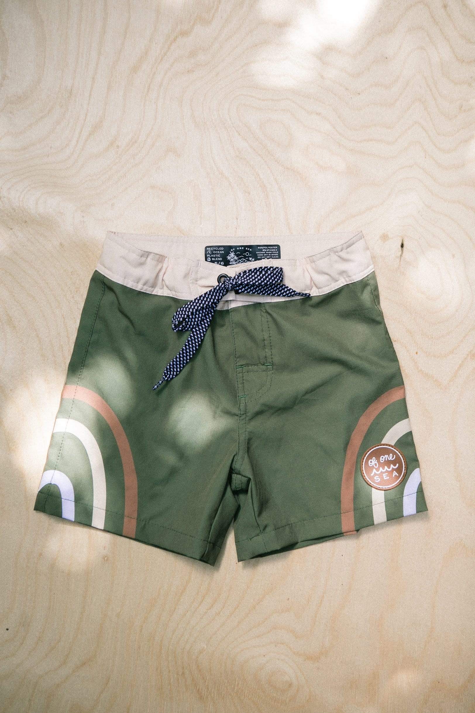 Kid’s Townshorts in Green Seagrass Rainbow Arches