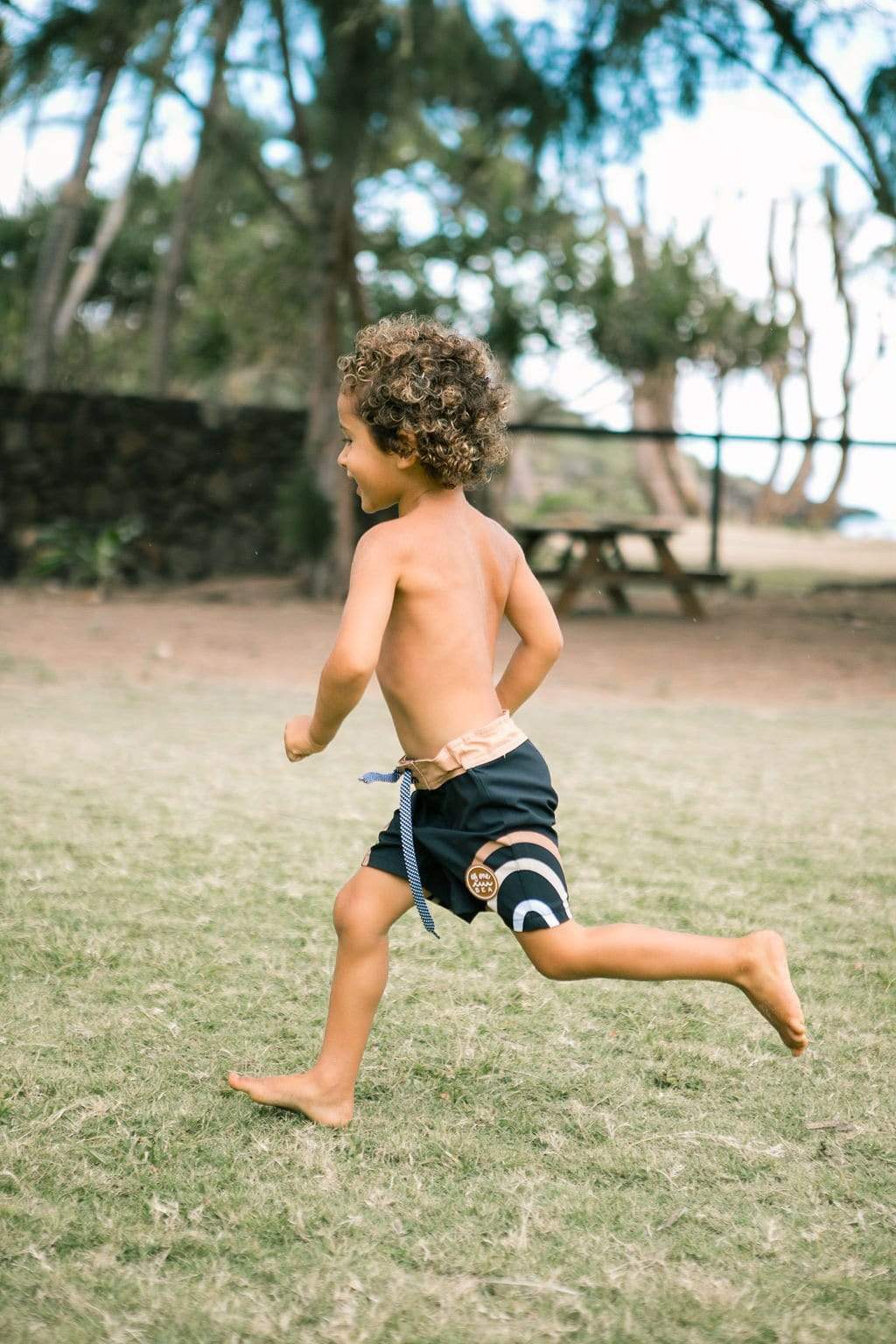 Kid’s Townshorts in Black Lava Rainbow Arches