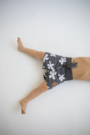 Kid’s Townshorts in Black Plumeria