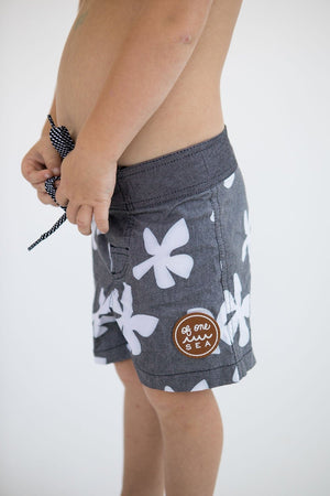 Kid’s Townshorts in Black Plumeria