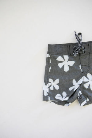 Kid’s Townshorts in Black Plumeria