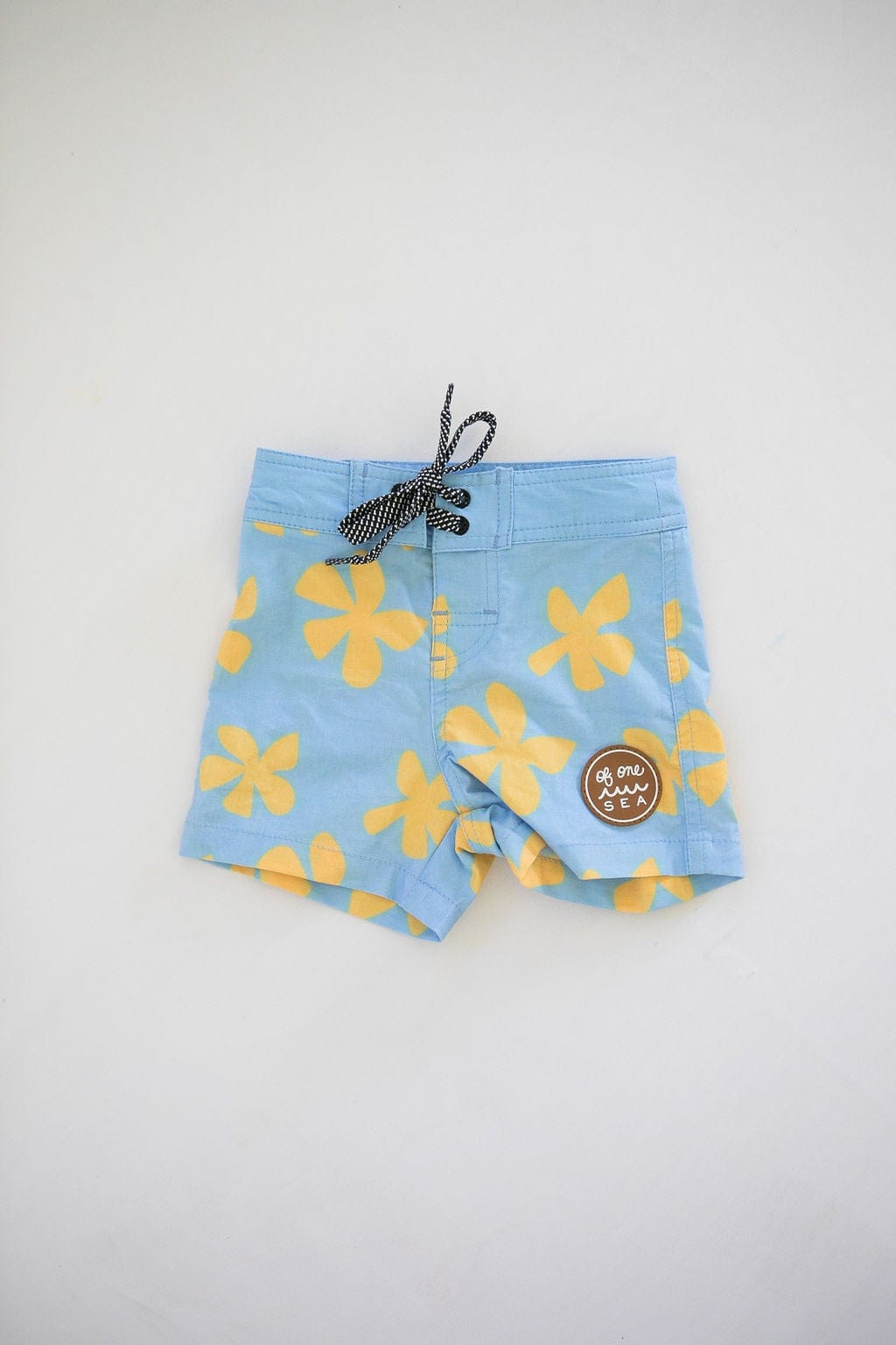 Kid’s Townshorts in Light Blue Plumeria