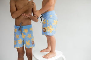 Kid’s Townshorts in Light Blue Plumeria