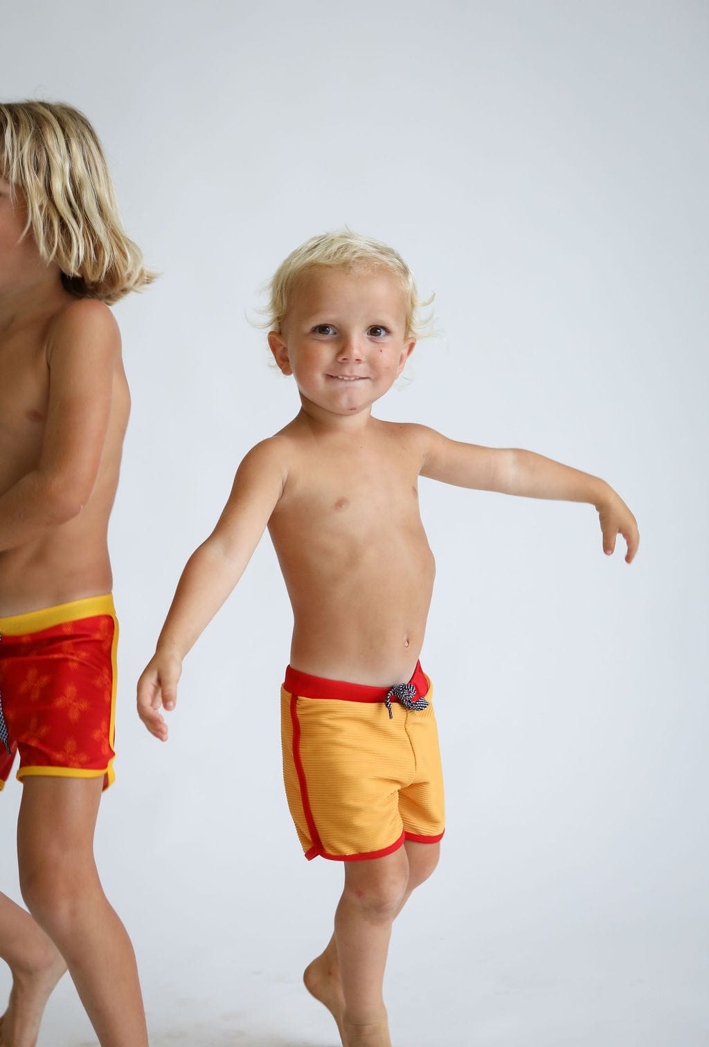  susiyo Yellow Lemons Boys Swim Trunks Teens Quick Dry Beach  Board Shorts Swimsuit : Clothing, Shoes & Jewelry